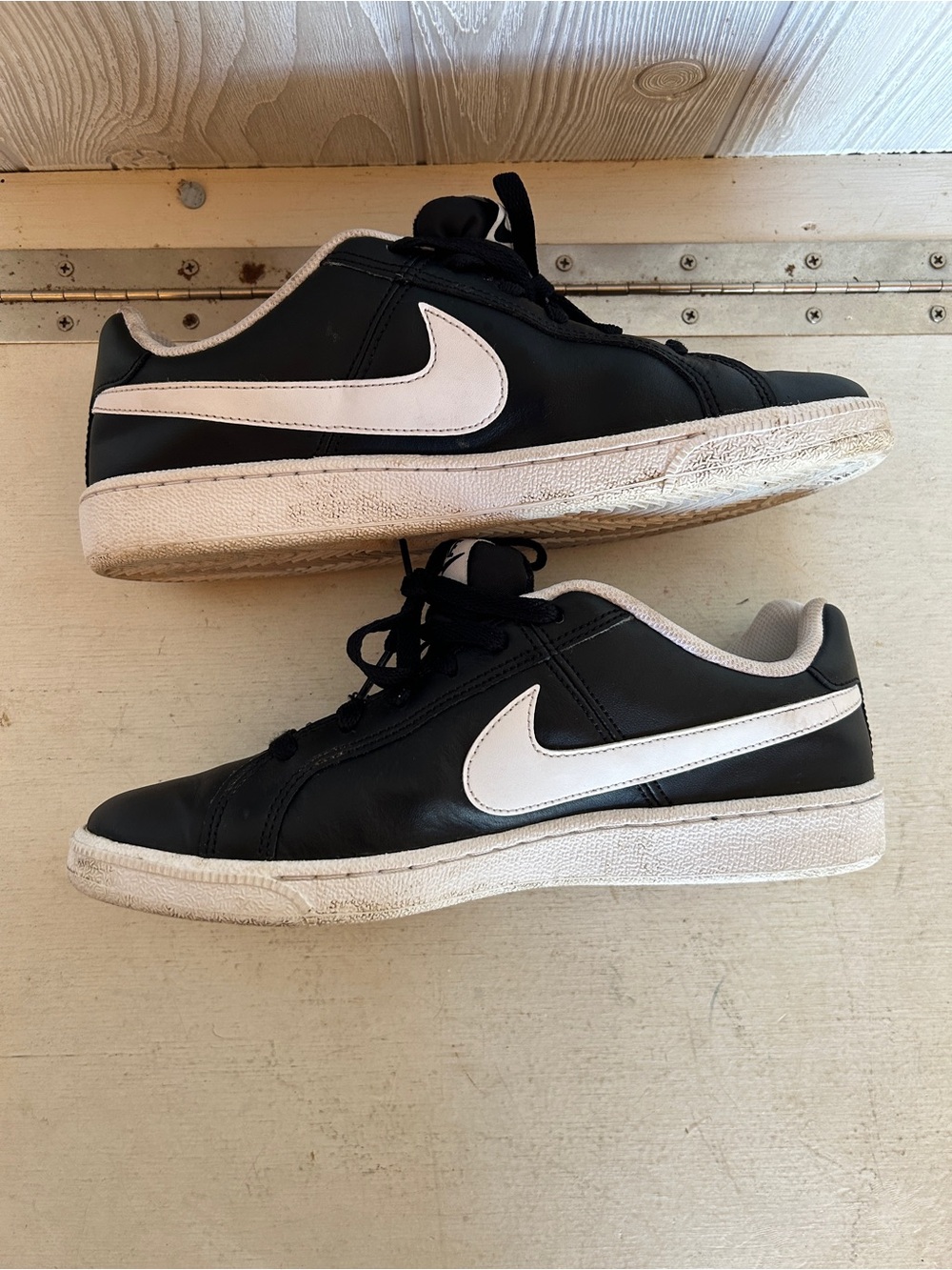 Nike Men's Black/White Low-Top Sneakers